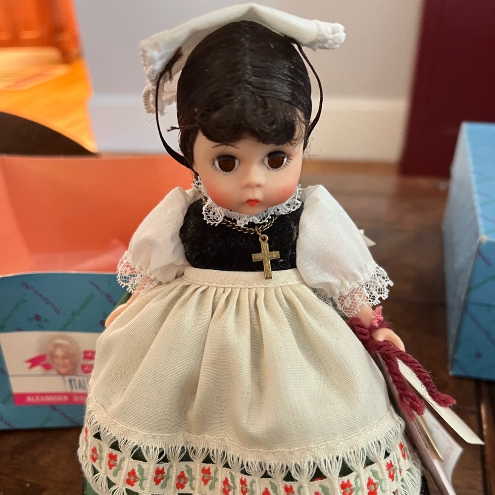 Madame Alexander Italy doll with stand in Good Condition
